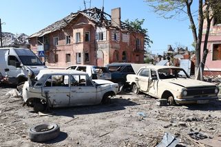 Z Mariupolu 225 kilometrů pěšky do bezpečí. Měl jen batoh a psa - Seznam Zprávy